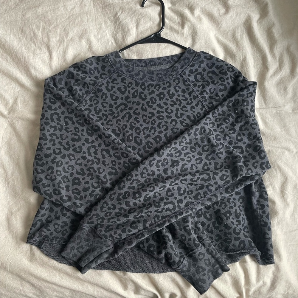 Abercrombie Cheetah Black and Grey Cropped Sweatshirt